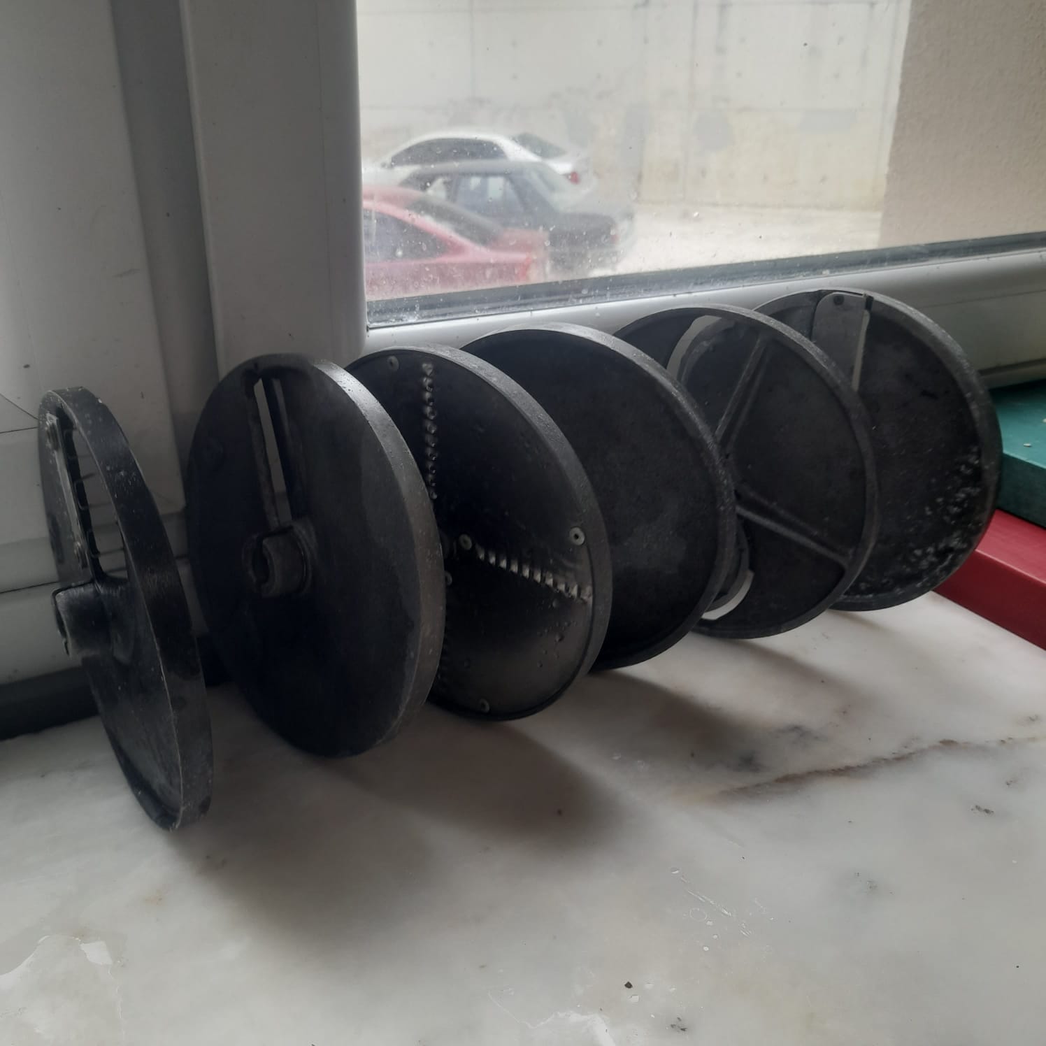 Sebze doğrama makinesinin yuvarlak kesim diskleri
